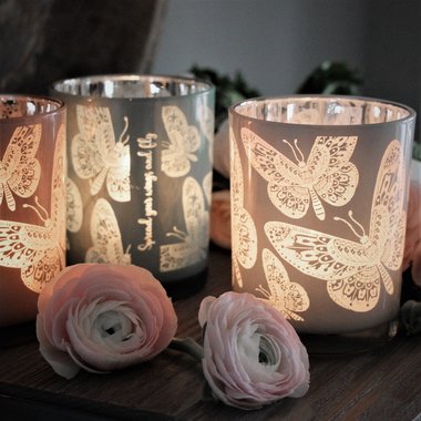 Ljuslykta Butterflies från Majas lyktor säljs till förmån för Barncancerfonden